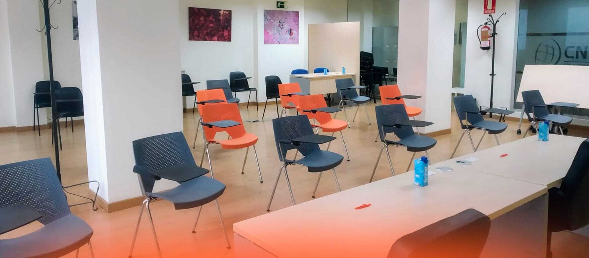 Alquila puestos de trabajo compartidos coworking oficinas por horas, días o meses en CN Centros de Negocios. Soluciones adaptadas a tus necesidades