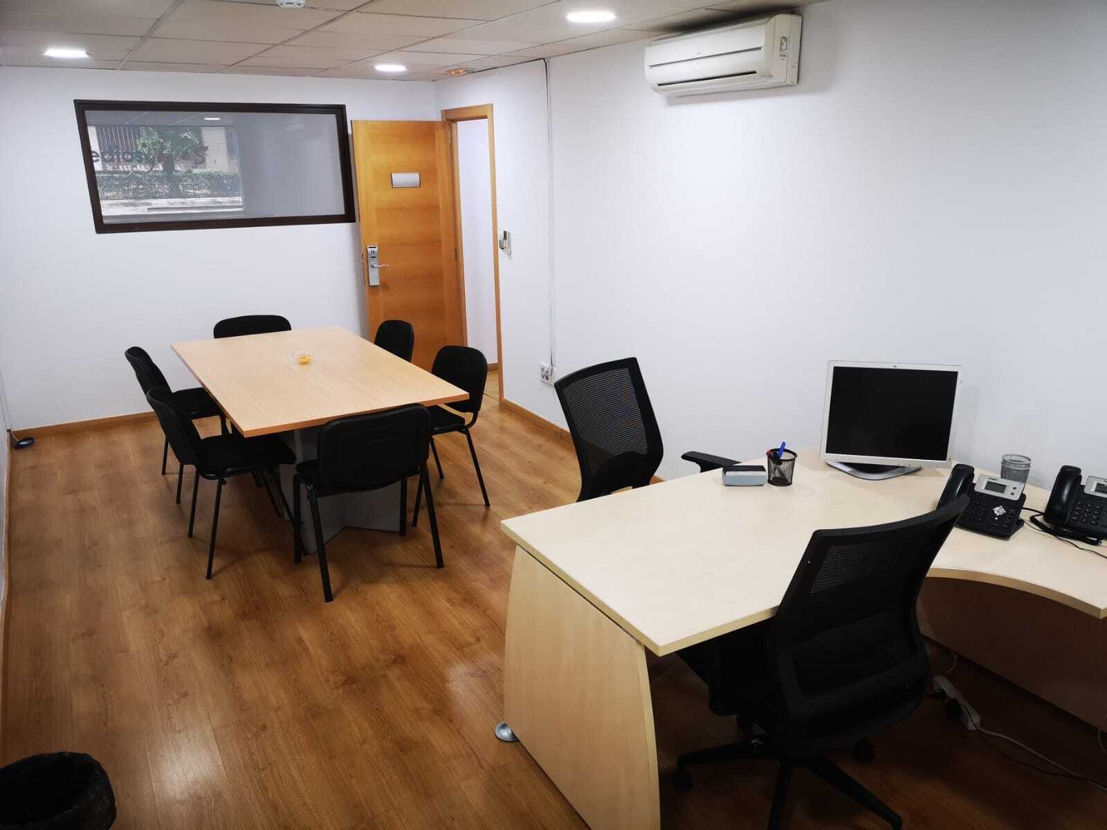 alquiler por horas de oficinas puestos de trabajo y salas de reuniones en madrid o sevilla
